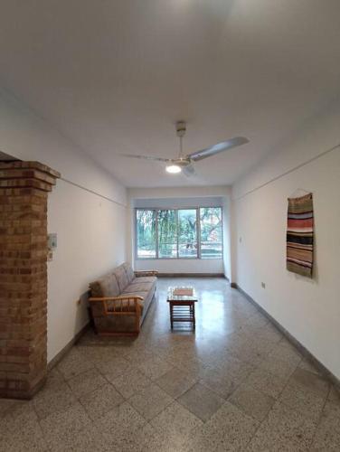 Amplio departamento céntrico (Amplio departamento centrico) in 聖洛倫索海灘