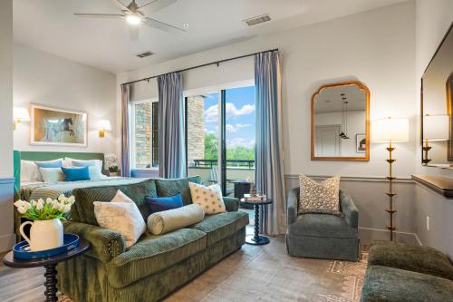 Golden Condo Patio with MTN Views Walk to DT Golden and School of Mines in โกลเด้น (CO)