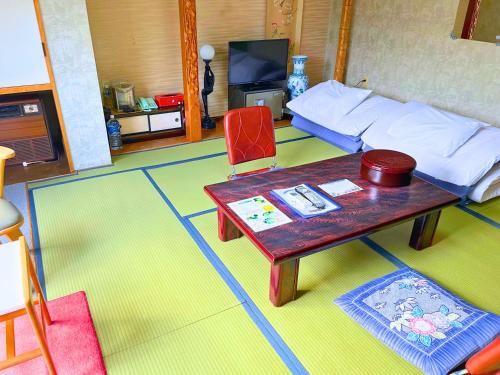 room detail thumbnail 1