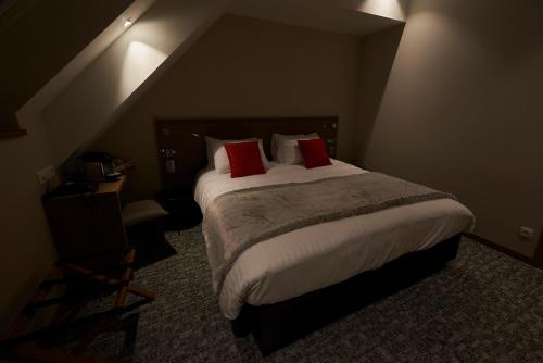 Double or Twin Room image 3