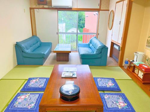 room detail thumbnail 1