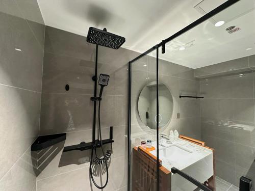 room detail thumbnail 2