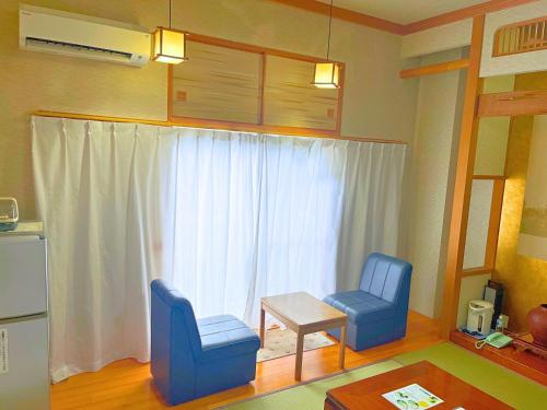 room detail thumbnail 1