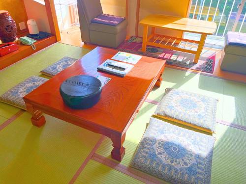 room detail thumbnail 1