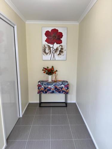 Beautiful room near shops 12 km to CBD and fast internet plus free parking in St Albans