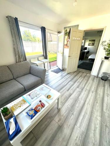 Entire Private 1 Bedroom - Guest Suite in Glasgow, Glasgow (photo 9)