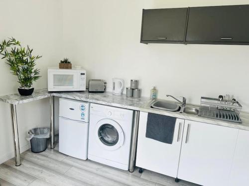 Entire Private 1 Bedroom - Guest Suite in Glasgow, Glasgow (photo 10)