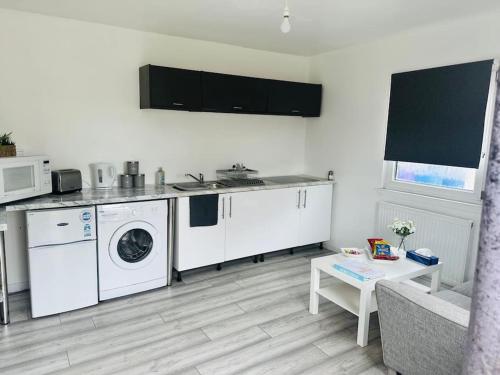 Entire Private 1 Bedroom - Guest Suite in Glasgow, Glasgow (photo 2)