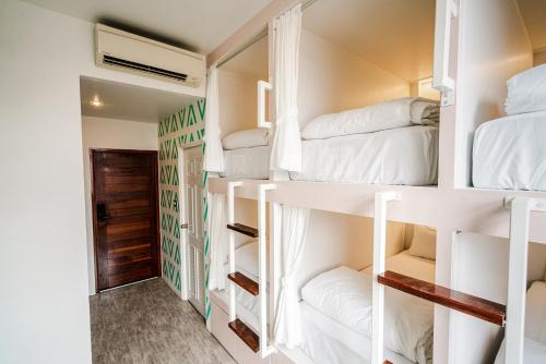 Nomads Koh Tao Party Hostel 18-35 Years Old Only