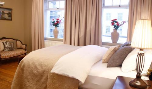 Hrafninn Guesthouse - image 5