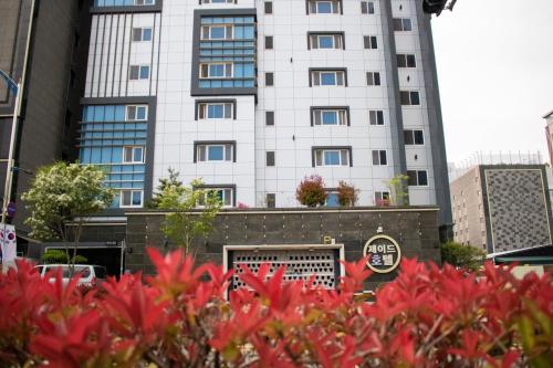 Jade hotel near Bangudae Cliff