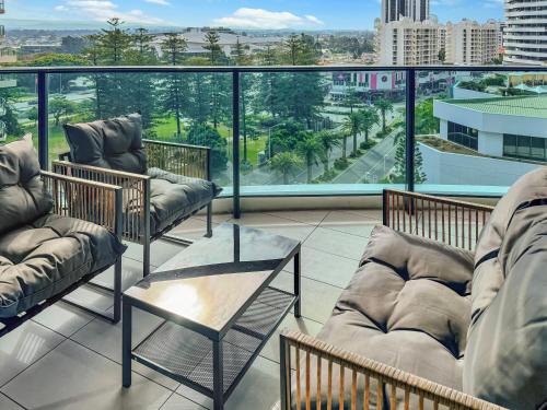 Stunning 2 bed 2 bath 8th floor - GC Getaways - Tap to explore photos