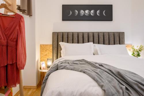 Yellow house with private parking Room Type - Budget Double Room