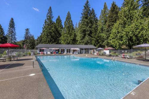 Captain's Retreat in Shelton
