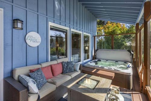 Captain's Retreat in Shelton