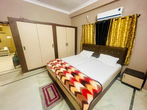 Prince Castle-4BHK Apartment,Guesthouse near Taj Falaknuma Palace