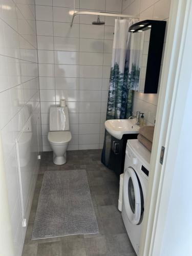 샤워실, Beautiful apartment in Malmo close to everything in 에릭스펠트