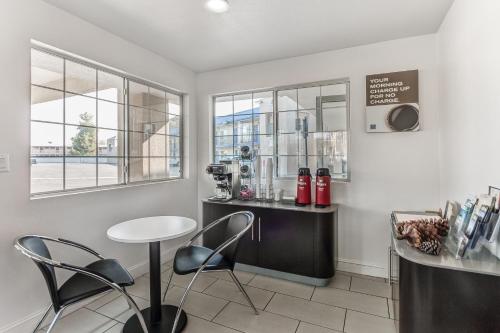Motel 6-Visalia CA - image 9