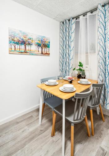 2 Bedroom Cozy Central Apartment in New York, USA