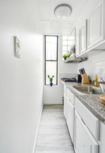 Stylish 2BR Apartment-walk to China Town, New York (Foto 10)