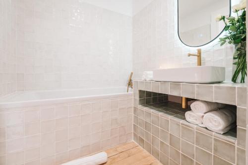 Deluxe Suite image 6
