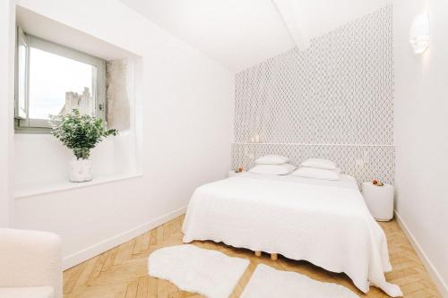 Deluxe Double Room image 9