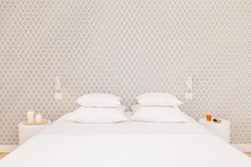 Deluxe Double Room image 7