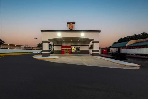 Super 8 by Wyndham Baton Rouge/I-10 in Baton Rouge, USA