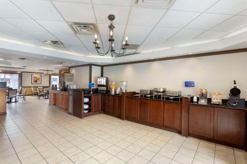 Best Western Mill River Manor in Rockville Centre, USA