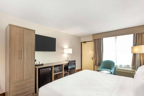 Best Western Mill River Manor - image 6