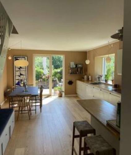 Three floors apt - with four BR in the city - image 11