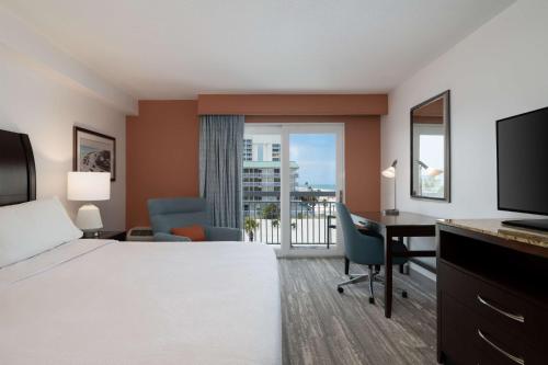 Hilton Garden Inn Daytona Beach Oceanfront Room Type - Standard King Room
