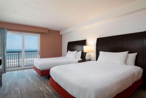2 queen beds