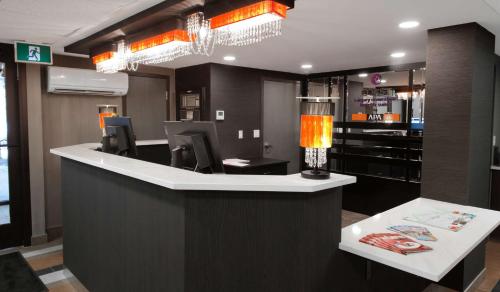 Előcsarnok, Coast Calgary Downtown Hotel & Suites by APA near Calgary-torony