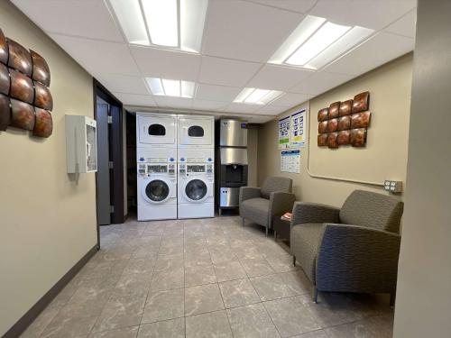 Coast Calgary Downtown Hotel & Suites by APA - image 3