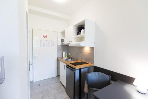 Kitchen, Berne Apartments in Rahlstedt