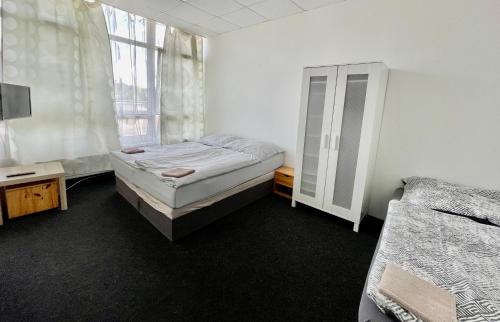 3 twin beds