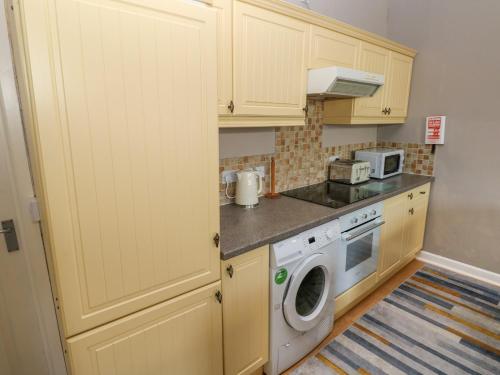 Hilton Snug - image 4