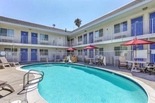 Swimming pool, Motel 6-Pleasanton, CA in Pleasanton (CA)
