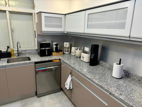 NEW comfortable and modern apartment near Jarry businesses in Baie-Mahault