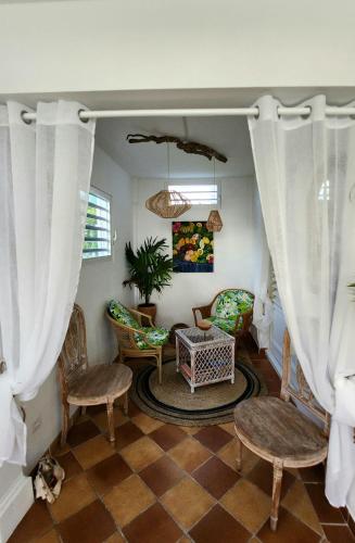 Bamboo on the beach - Spacious beachfront studio, Baie Nettle (fotografie 5)