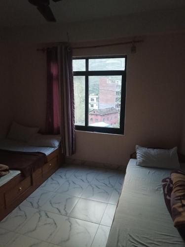 Laliguras hotel airport