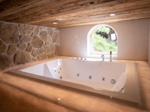 Pezsgőfürdő, Modernes Chalet mit Sauna, Whirlpool und Bergblick in St. Stephan