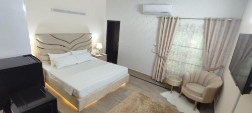 Golden Horizon Suite - image 12