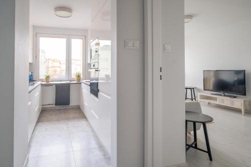 Spacious 4-Room Apartment in Wrocław, Free Parking, Balcony, near Airport, Wroclaw (foto 9)