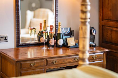 The Red Lion Hotel - image 13