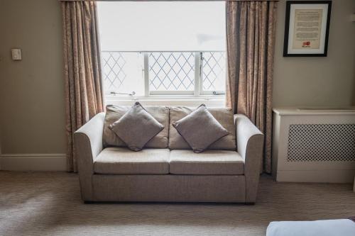 The Red Lion Hotel - image 3