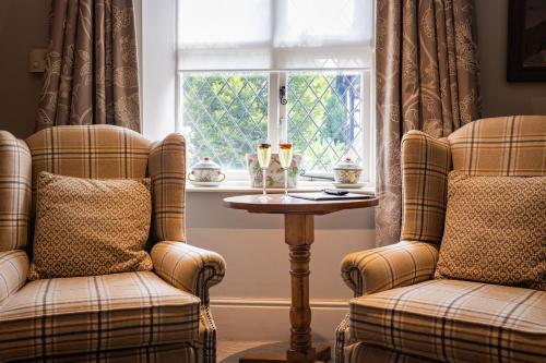 The Red Lion Hotel - image 12