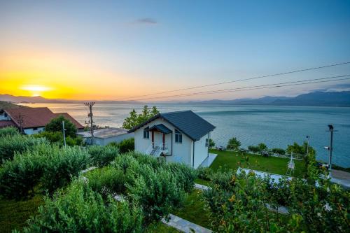 Xhuli Guesthouse