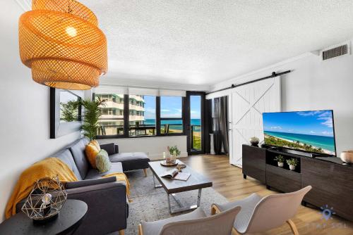 2BR Pool Ocean View in Miami Beach, USA